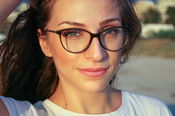 small face lady with glasses