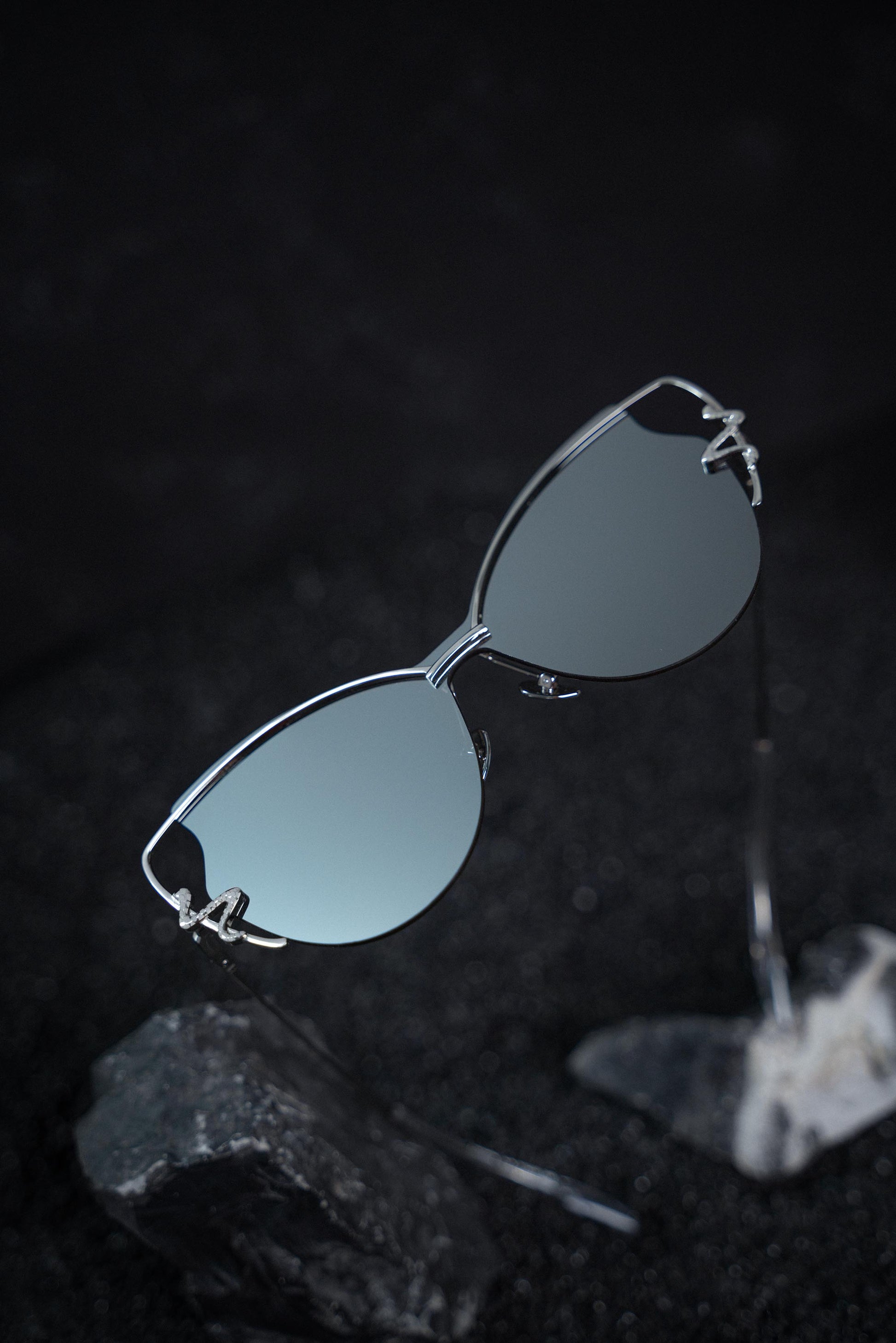 MYTH Greece retro cat eye mirror sunglasses. Womens laides transparent retro 70s butterfly shape sunglasses with snake shape rim decoration. thin  silver metal frame, elegant vibe