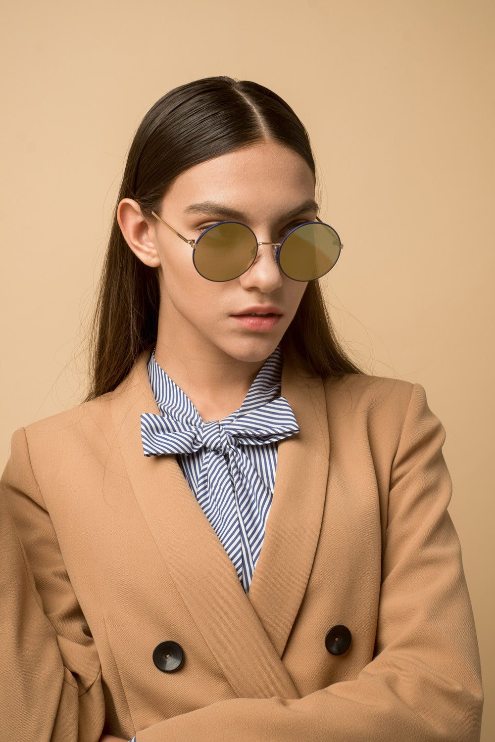 Model in MYTH Greece CIR ZERO Round Sunglasses, 70s retro round sunglasses