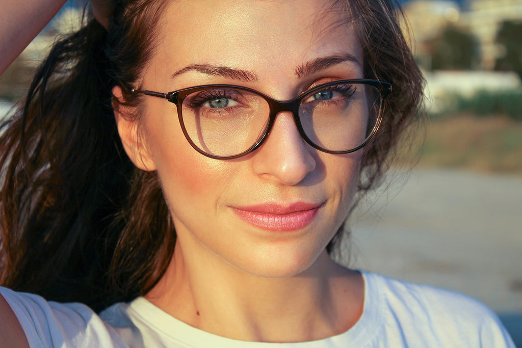 small face lady with glasses