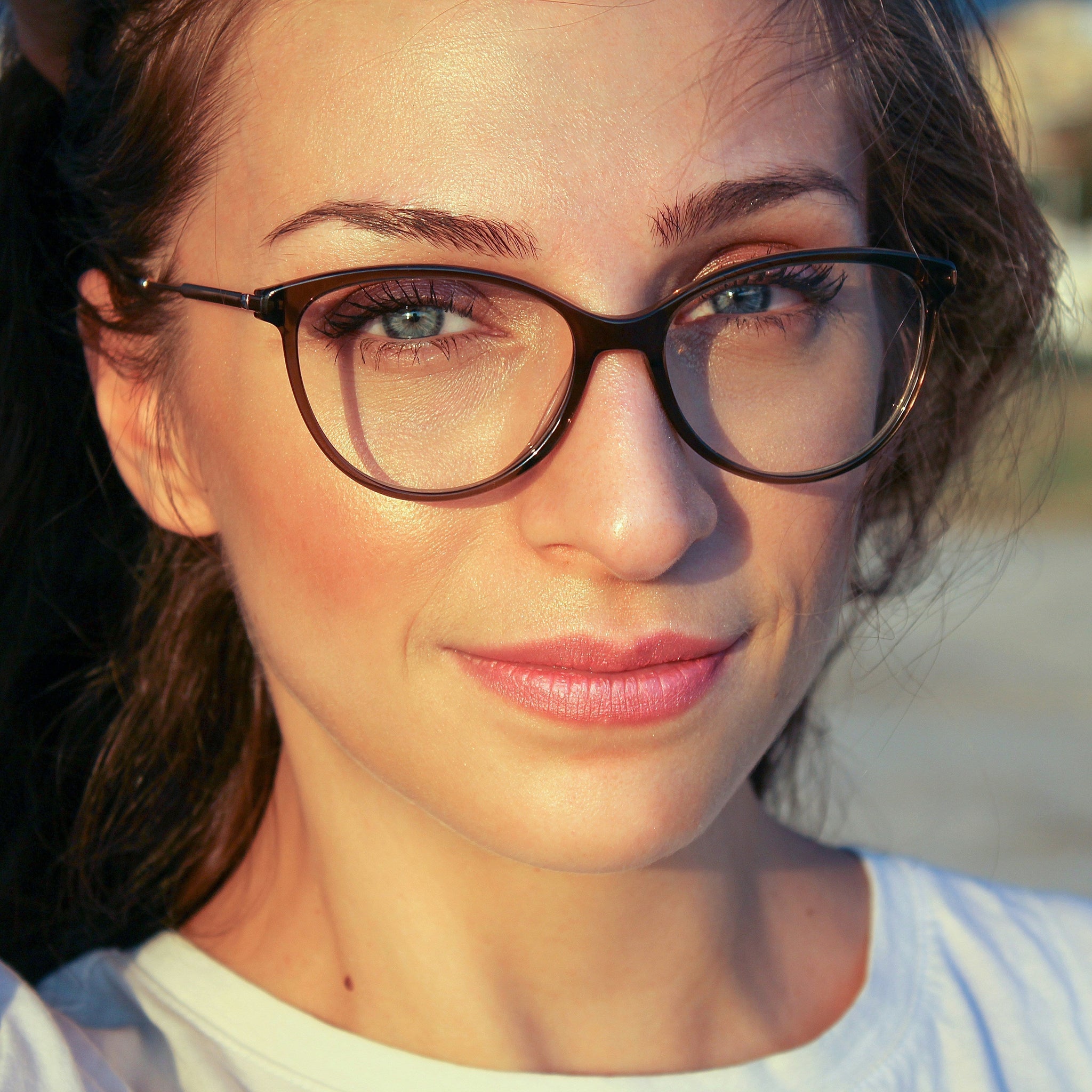 small face lady with glasses