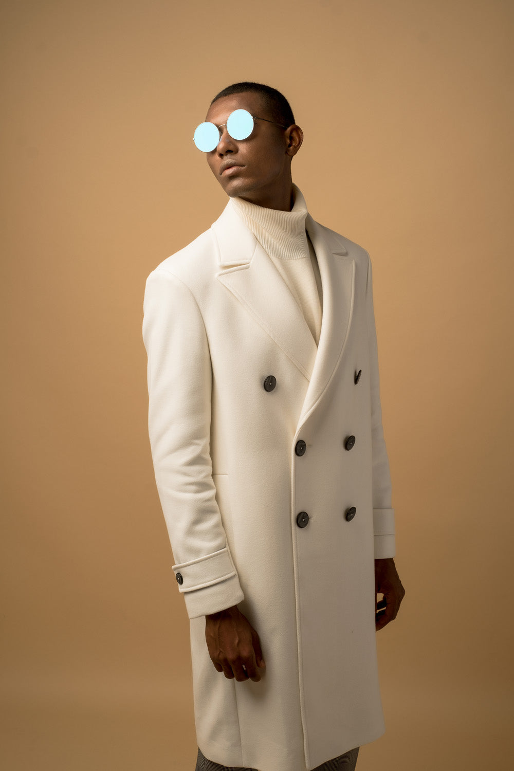 Model in MYTH Greece CIR ZERO Round Sunglasses, 70s retro round sunglasses