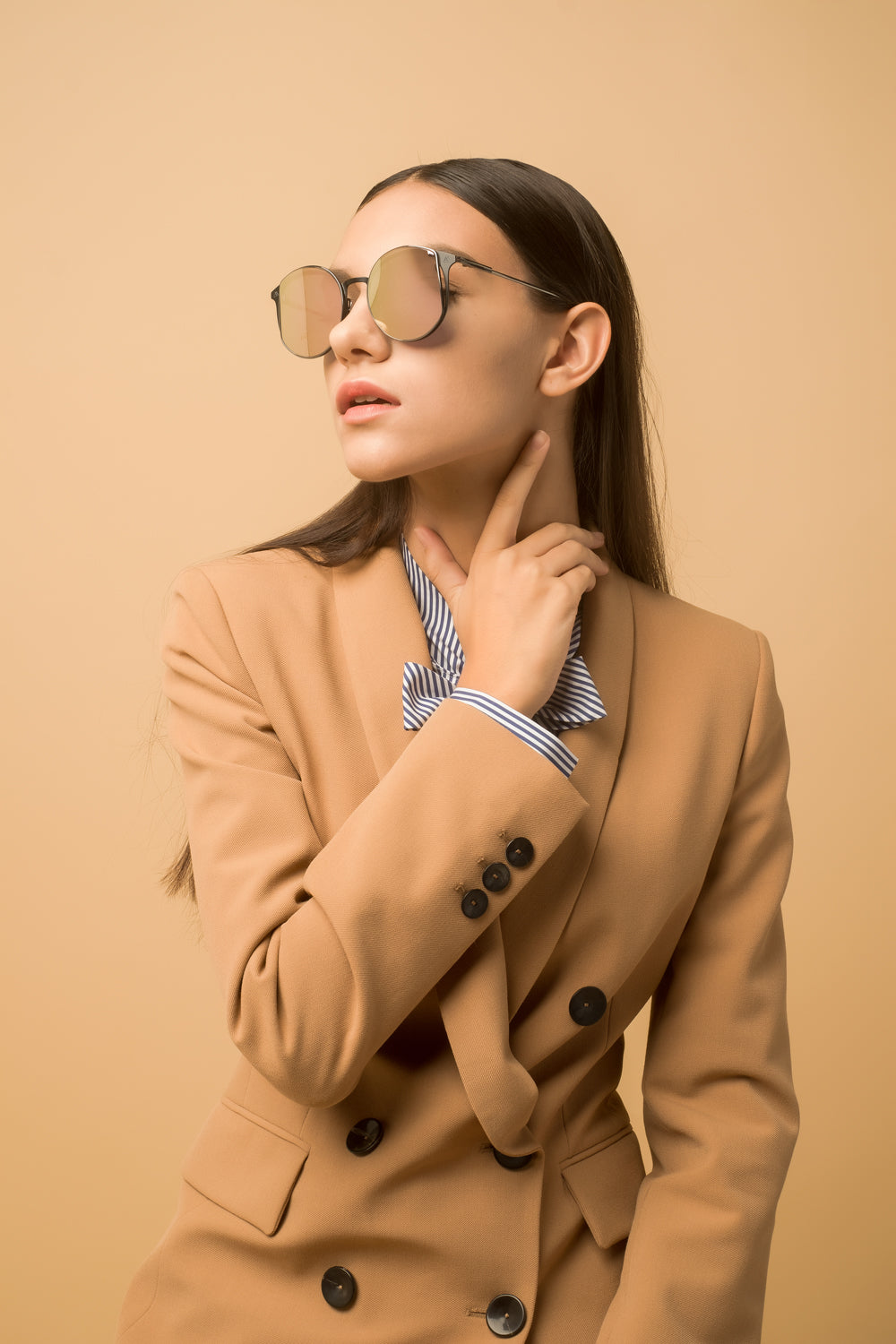 lady in  MYTH GREECE HESTIA round browline mirror sunglasses, thin metal frame sunglasses mens and womens. Best sunglasses for wide faces and retro 70s sunglasses
